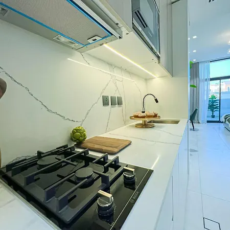 Bright New Studio With Pool & Gym Access, 5 Min From Gardens Metro Дубай Екстер'єр фото