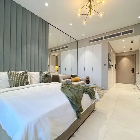Bright New Studio With Pool & Gym Access, 5 Min From Gardens Metro Дубай Екстер'єр фото