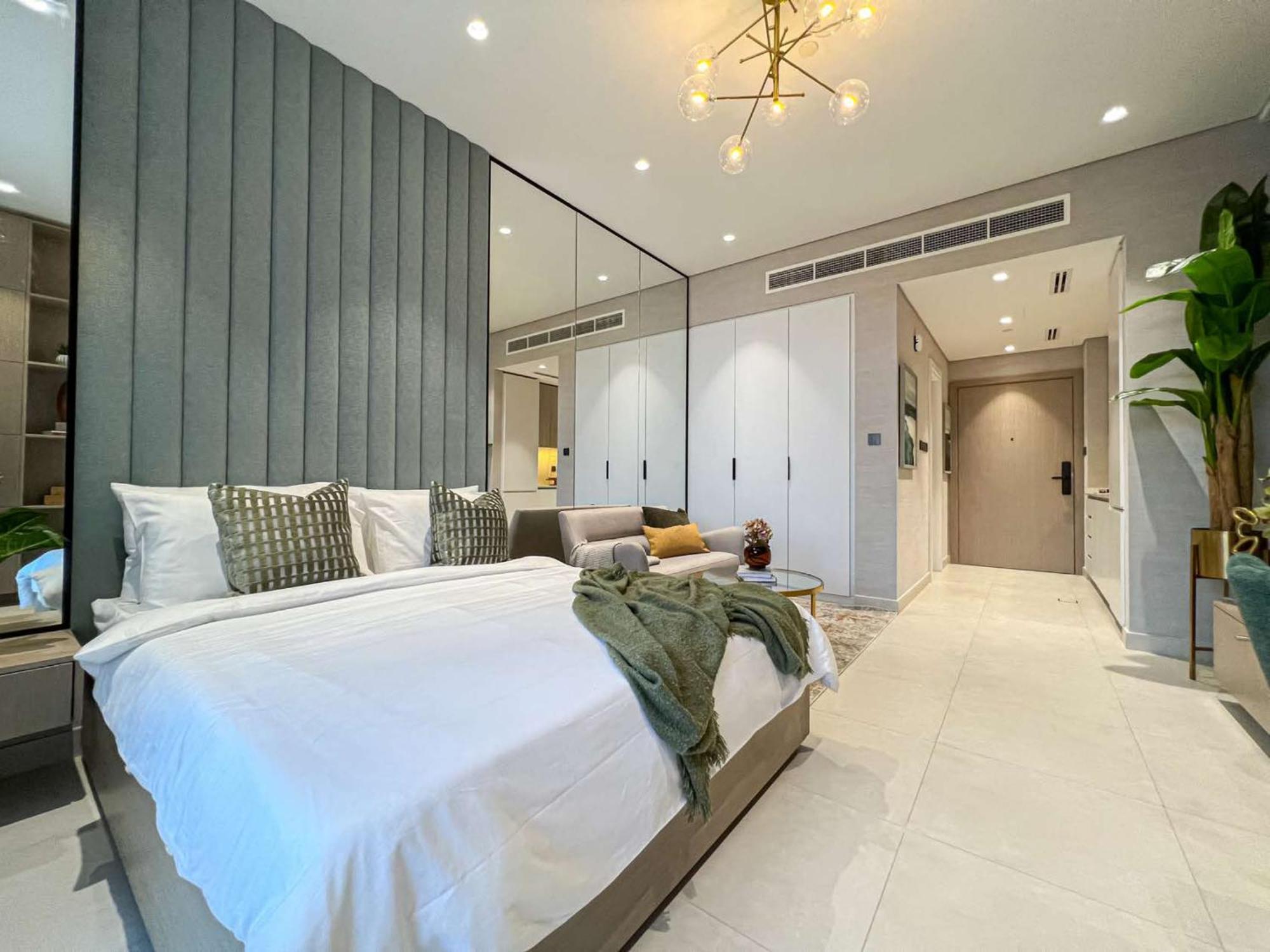 Bright New With Pool & Gym Access, 5 Min From Gardens Metro Апартаменти